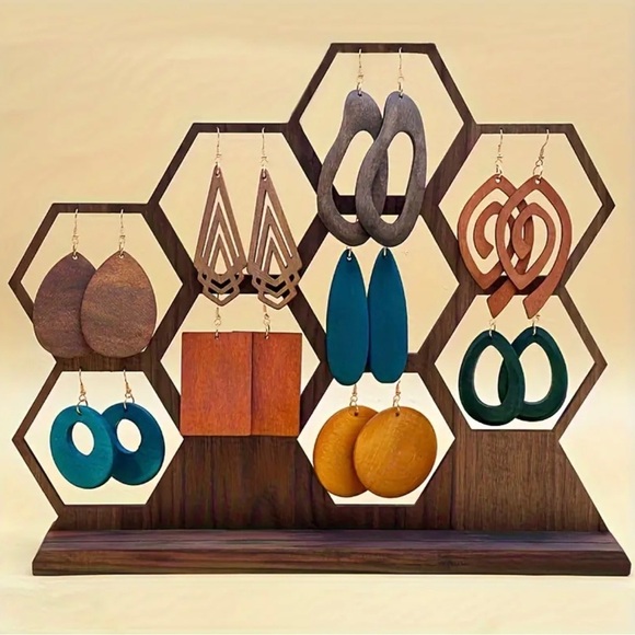 ⭐️ 5 for $25 Natural Wood Painted Lightweight Earrings Gold Tone Hoops - Picture 4 of 6